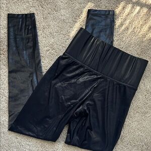 Carbon38 Shiny Black Leggings